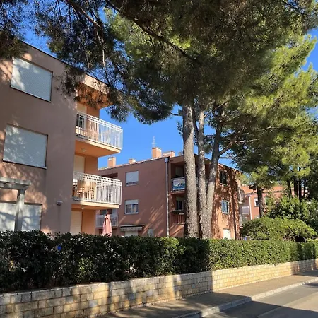 Kastanija With Balcony And Sea View *